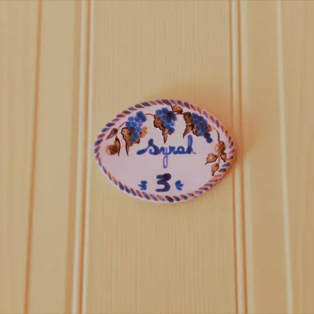Castel Mireio Couette-café 2*